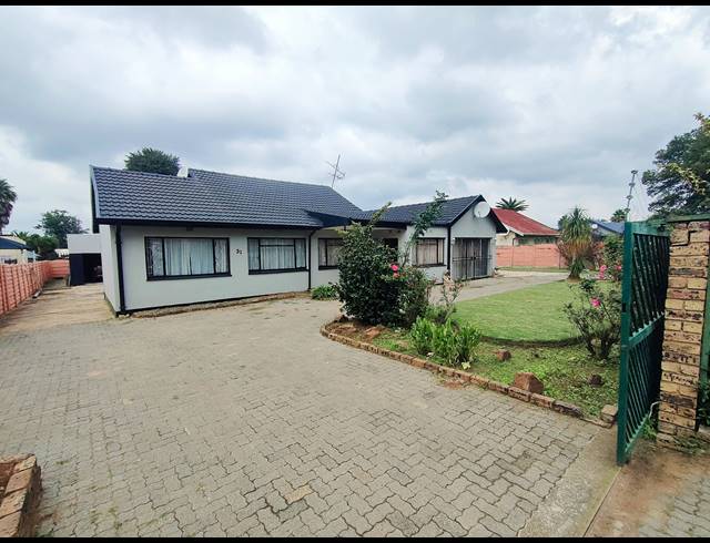 3 BEDROOM HOUSE FOR SALE IN GENERAL ALBERTSPARK